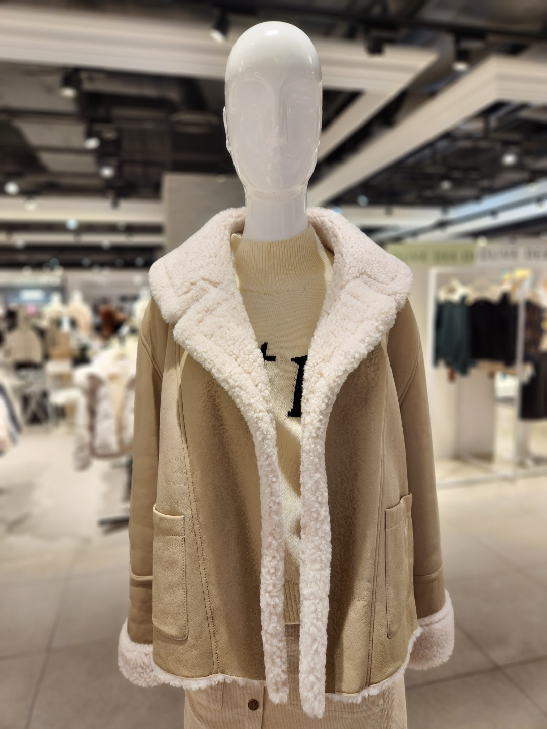 보브 리버시블 리얼 무스탕 7111475301