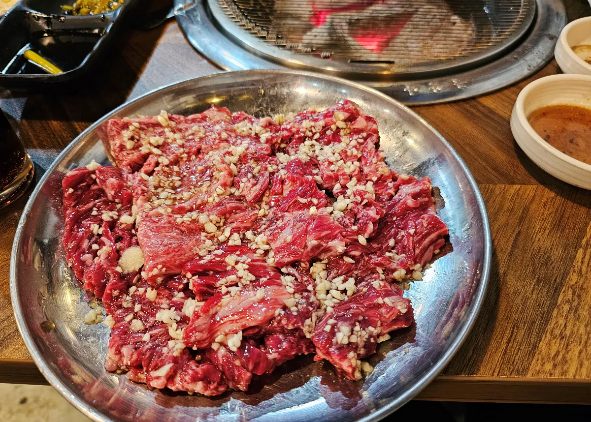 경상남도-거제도-고기집-상동목장-메뉴-한우-마늘양념포갈비