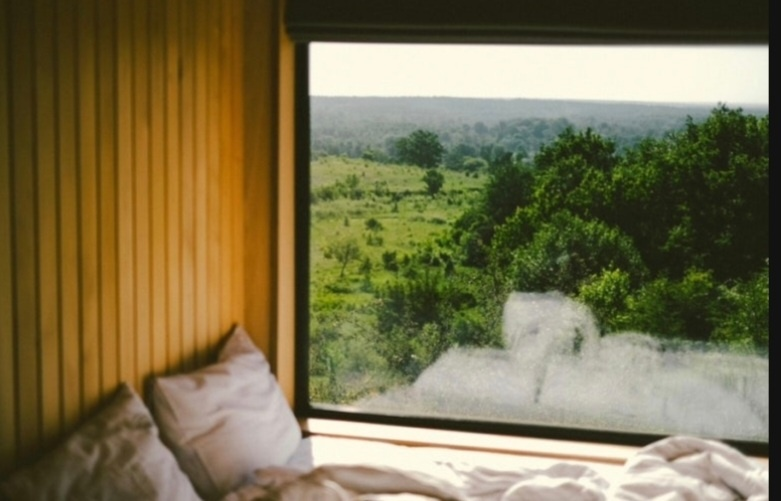 충분한 수면을 원하는 침상이미지