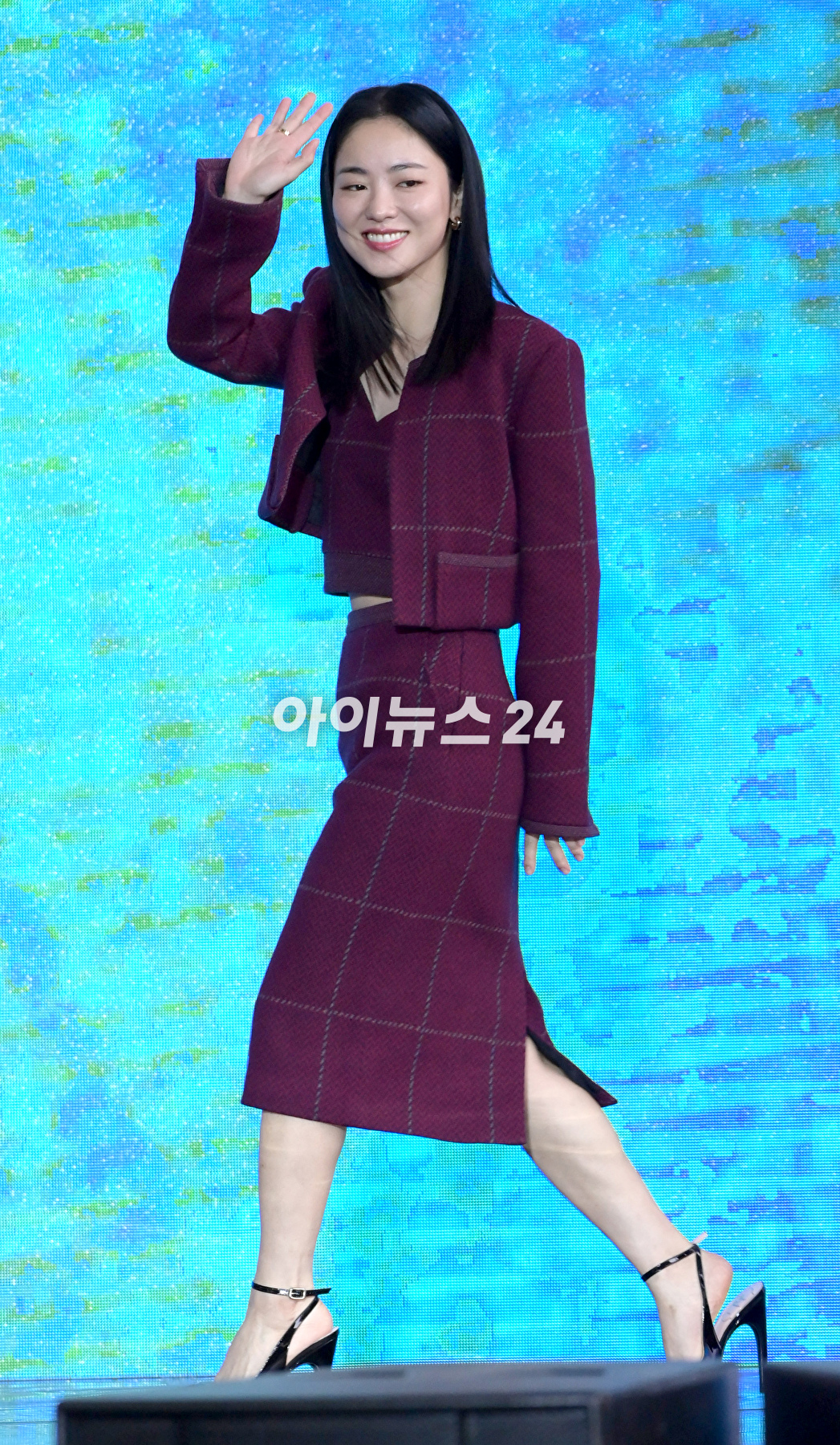 배우 전여빈이 7일 오후 부산광역시 해운대구 영화의전당에서 진행된 제28회 부산국제영화제 '거미집' 오픈토크에 참석하고 있다. [사진=정소희 기자]