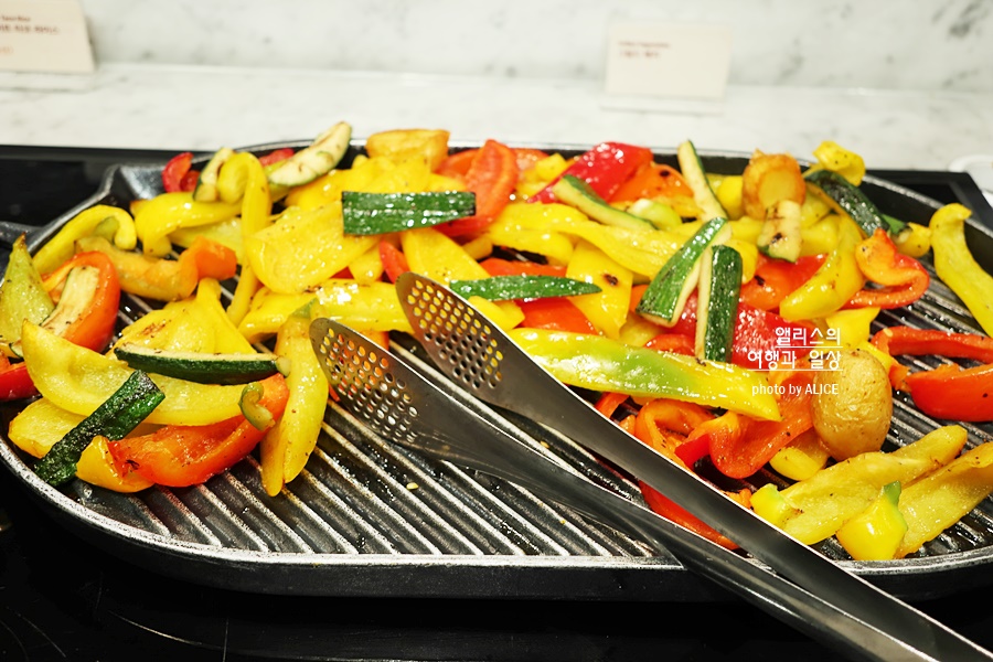 2023 빕스 딸기 퍼레이드 런치 솔직 후기 + 90% 할인쿠폰 샐러드바 가격