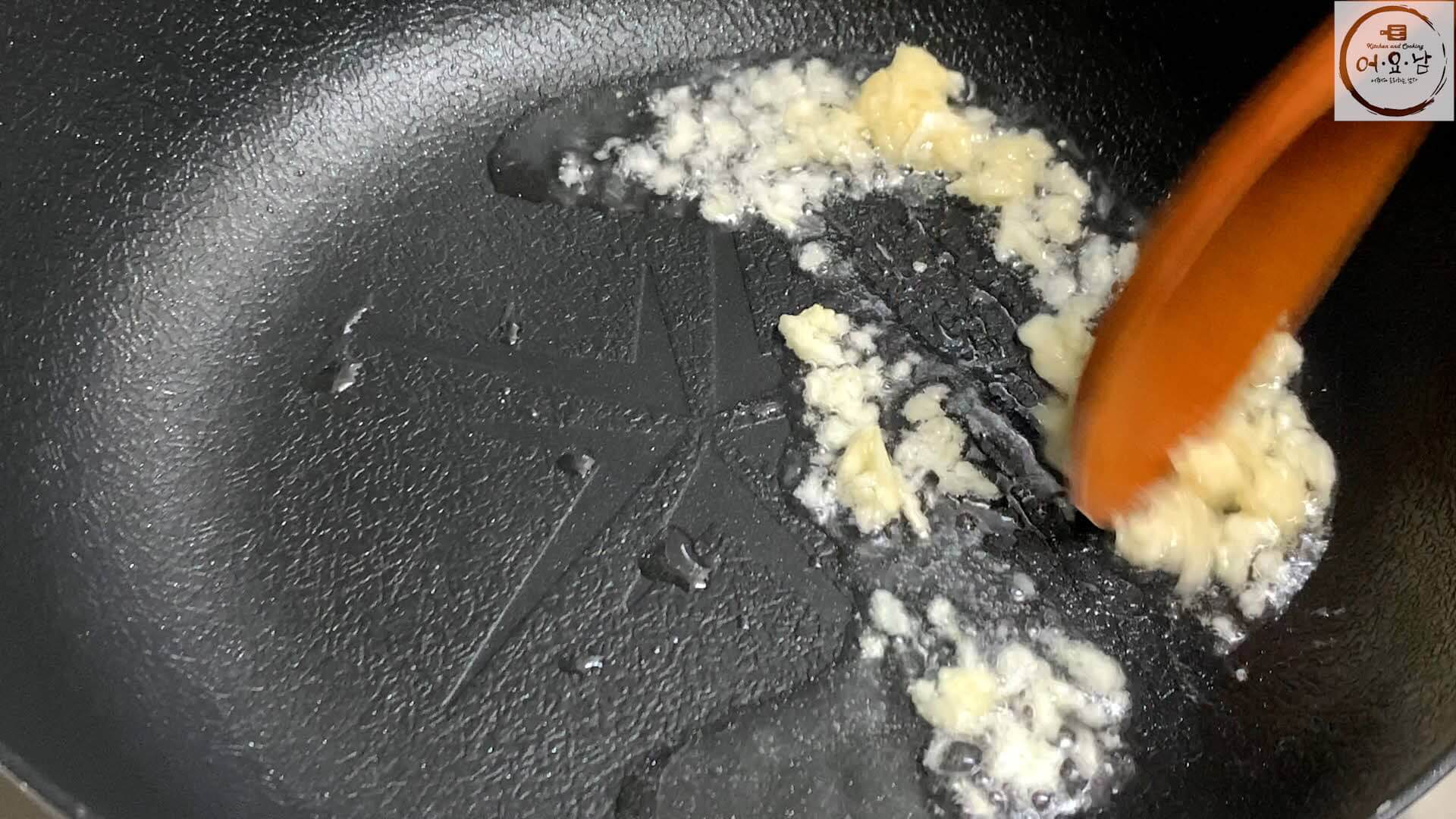 꽈리고추볶음_마늘볶기
