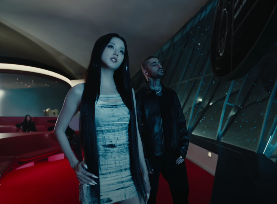 지수 (Jisoo) Eyes Closed