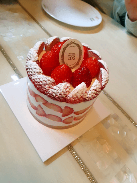 대전 키친 205 케익 미니사이즈 어딜봐도 딸기가 잔뜩들어감!