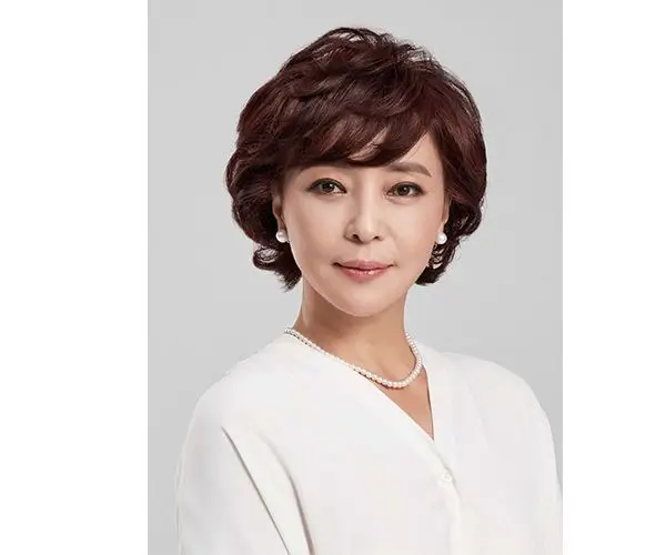 5060 여성을 위한 빛나는 동안 헤어스타일