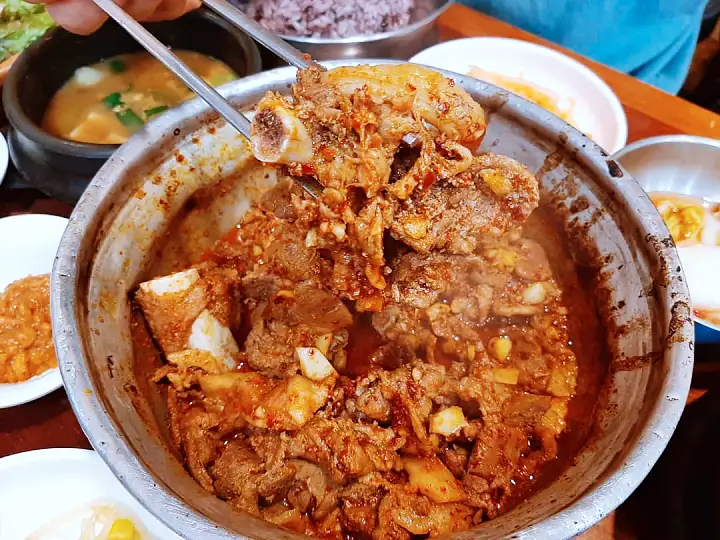 생방송오늘저녁 대구 서문시장 매콤한 돼지갈비찜 40년 노포 매운 소갈비찜 맛집 추천