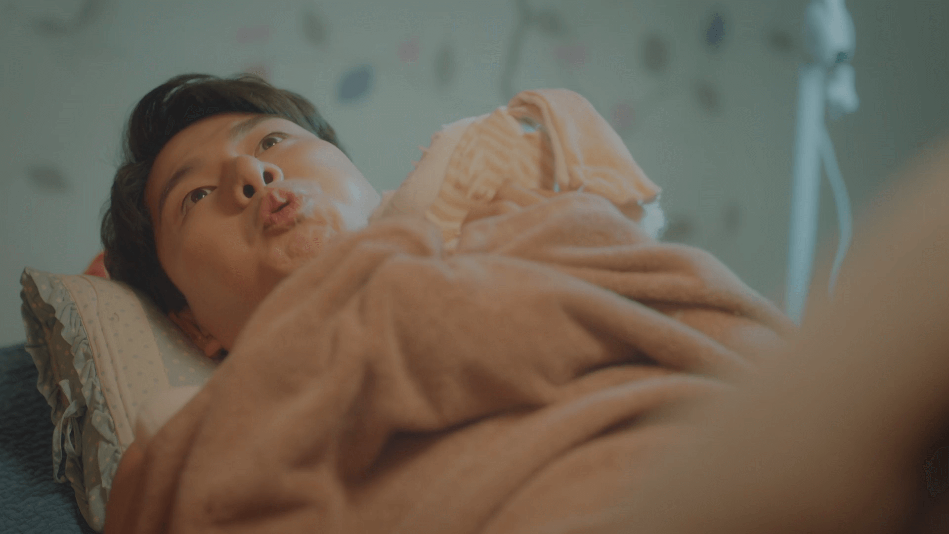 넷플릭스 '으라차차 와이키키' 시즌1 3화 - 왁싱하는 이준기(이이경)