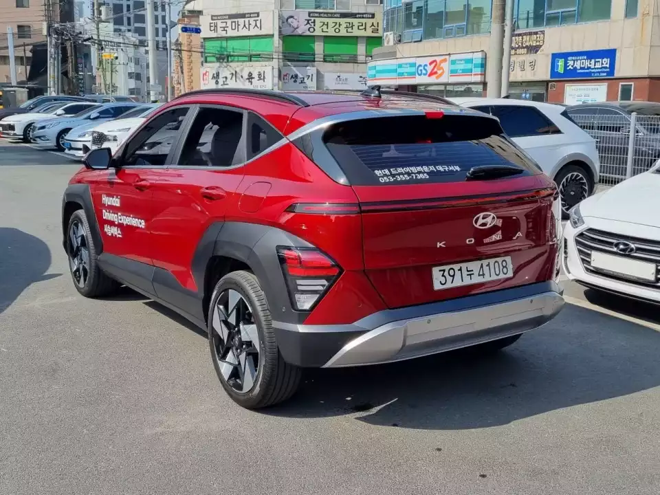 코나는 비싸지만 잘 만들어진 차입니다.