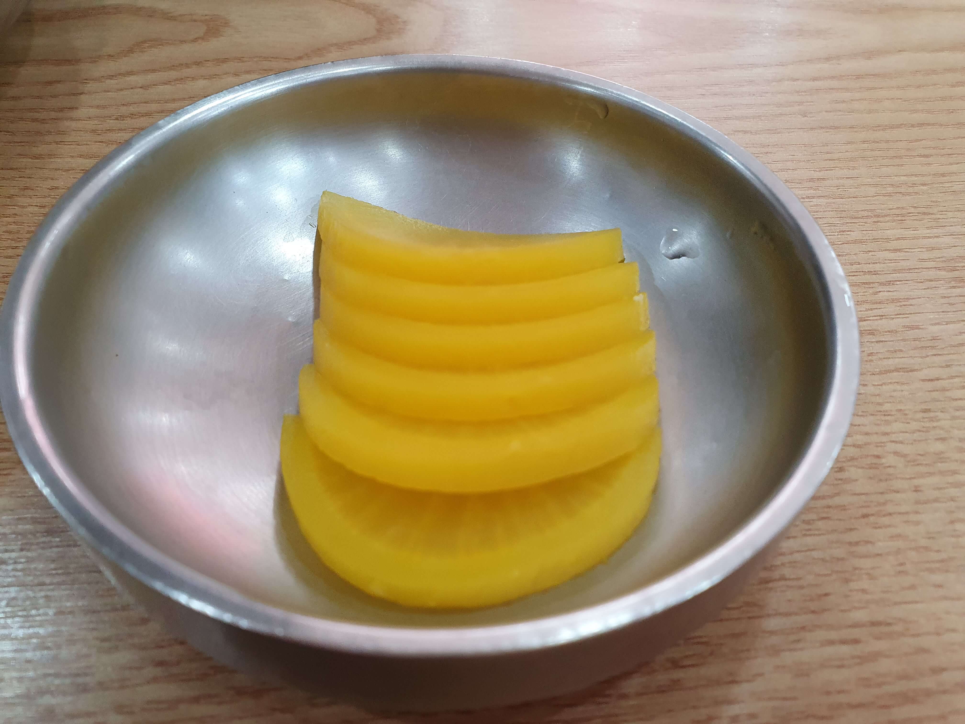 온천동(온천장) 맛집 소문난손칼국수-단무지