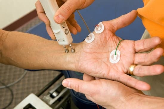 신경전도 검사(Nerve Conduction Study, NCS)를 통한 경추 디스크 진단