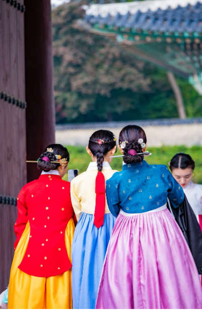 의복으로 보는 전통과 현대의 융합