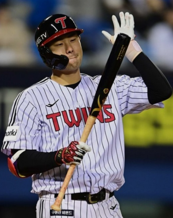 배트 때리는 홍창기