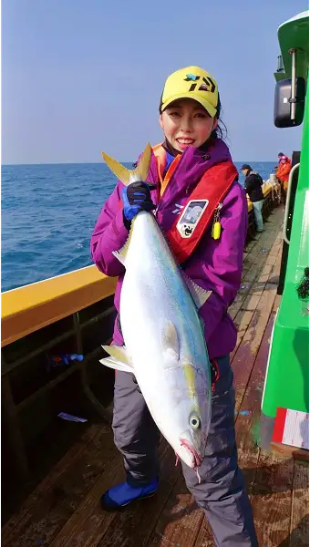 전남 완도 대물을 찾는 사람들 눈부신 푸른빛 대물! 부시리 낚시 선장님 낚시배 맛집 추천
