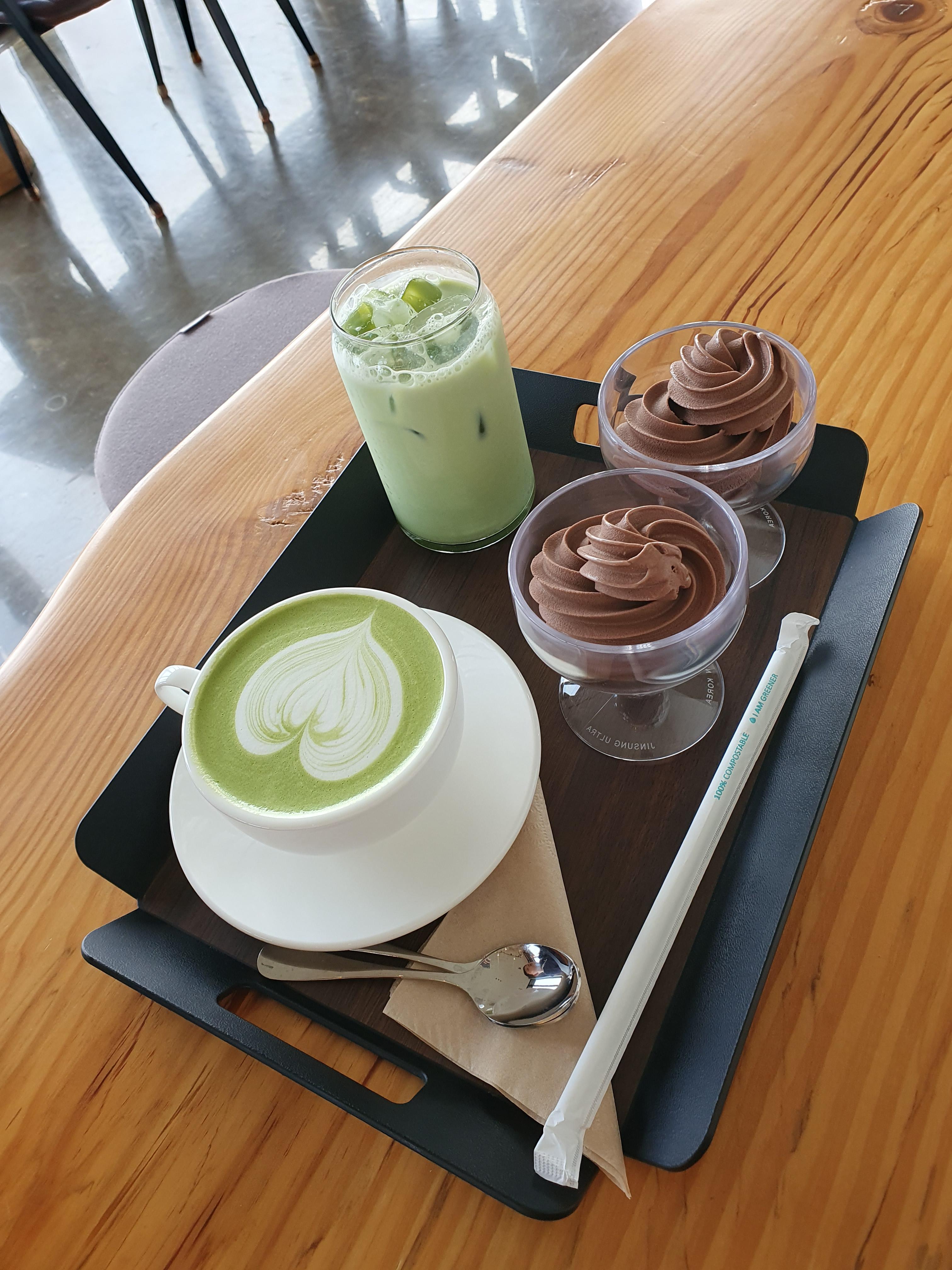 수망다원에서 시킨 말차라떼 아이스와 핫, 초코 아이스크림