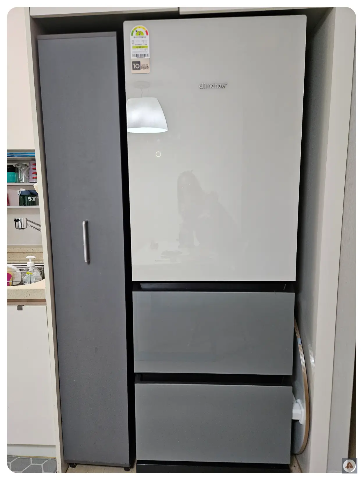 슬라이딩틈새수납장을-냉장고옆-틈새공간에-활용