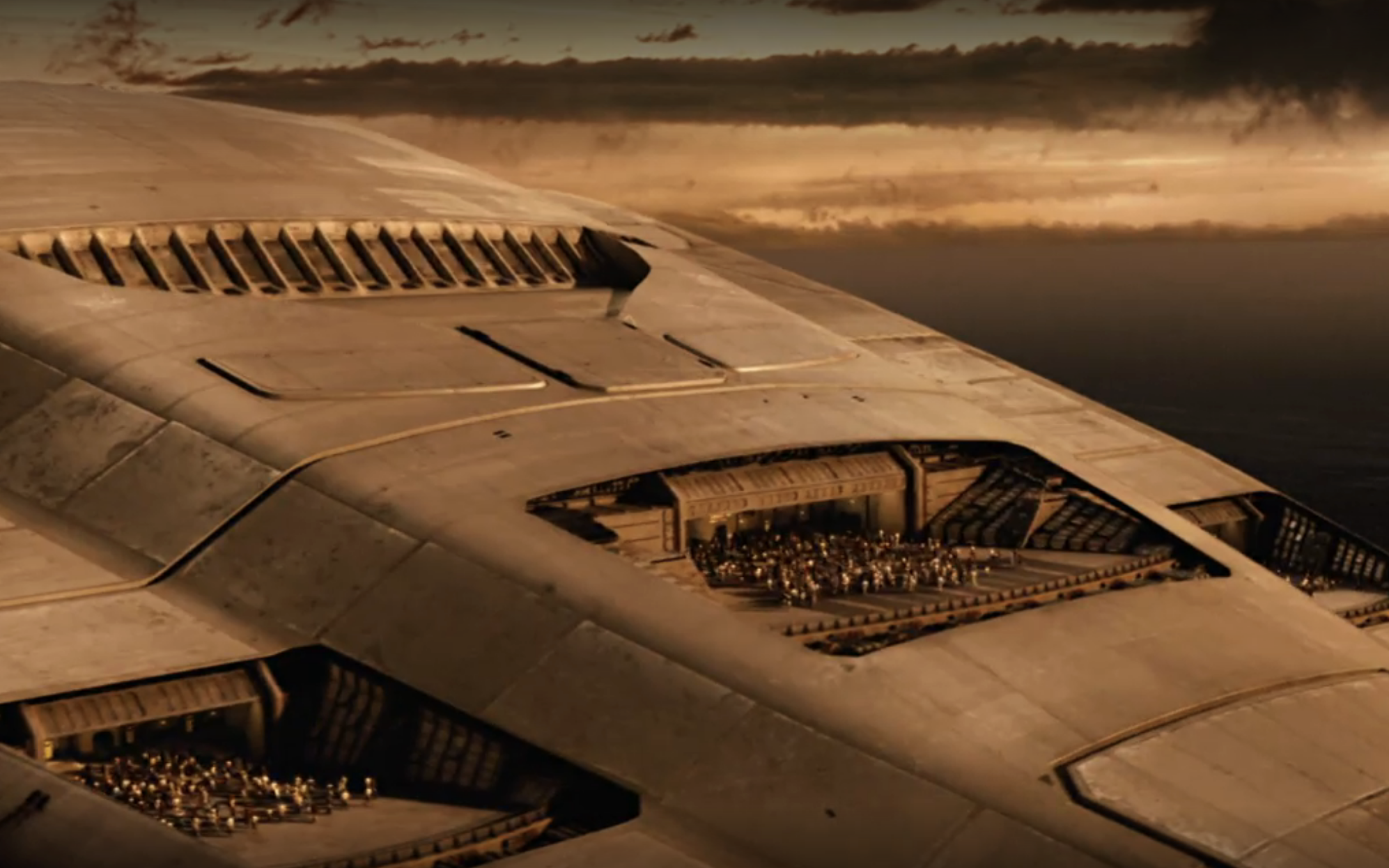 피난선에서 나와있는 구조자들.