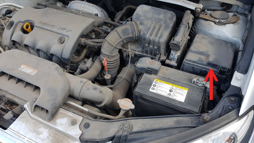 아반떼 엔진룸 퓨즈박스 위치