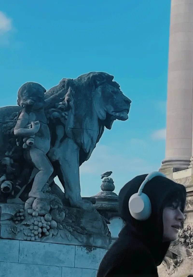 BTS 뷔, 뷔 공항패션, 뷔 패션위크 참석, 뷔 셀린느 패션쇼, 뷔 셀린느 앰버서더, 뷔 셀린느 2026, 셀린느 2026 컬렉션, 셀린느 패션 트렌드, 파리 패션위크, 인천공항 뷔 출국, 뷔 런웨이 룩, 뷔 셀린느 2026 컬렉션, 셀린느 글로벌 앰버서더, 생클루 국립공원 패션쇼, 뷔 패션 아이콘, BTS 뷔 셀린느, 뷔 셔츠 스타일, 셀린느 캐시미어 카디건, 뷔 히로노 인형, 뷔 셀린느 화보, 셀린느 남성룩, 뷔 셀린느 무드, 뷔션위크, Vashion Week, TaehyungXCeline