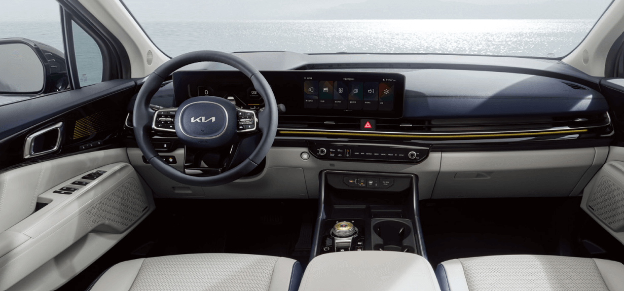 카니발 하이브리드 내부 사진