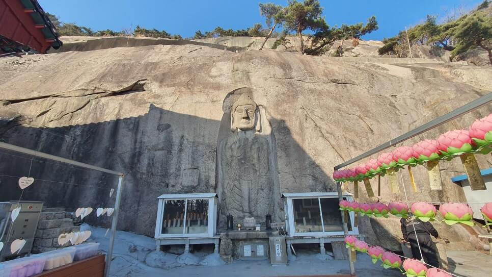 남양주 석천암 : 자연과 수행이 공존하는 조용한 산중 암자 거대한 암벽 아래 흐르는 영험한 샘물