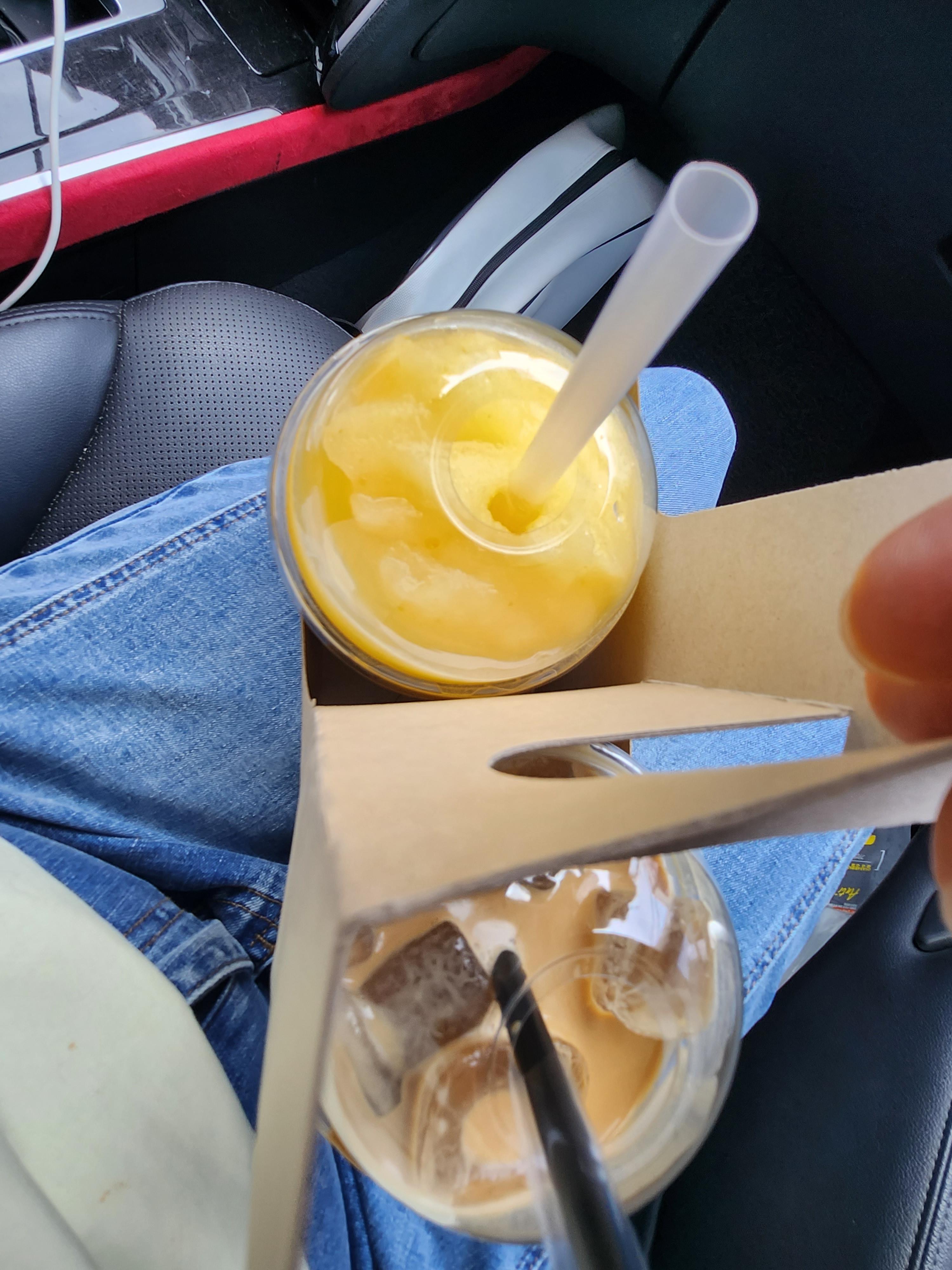 원내동 와싱톤 커피로스터리에서 산 한라봉에이드와 원내동 라떼