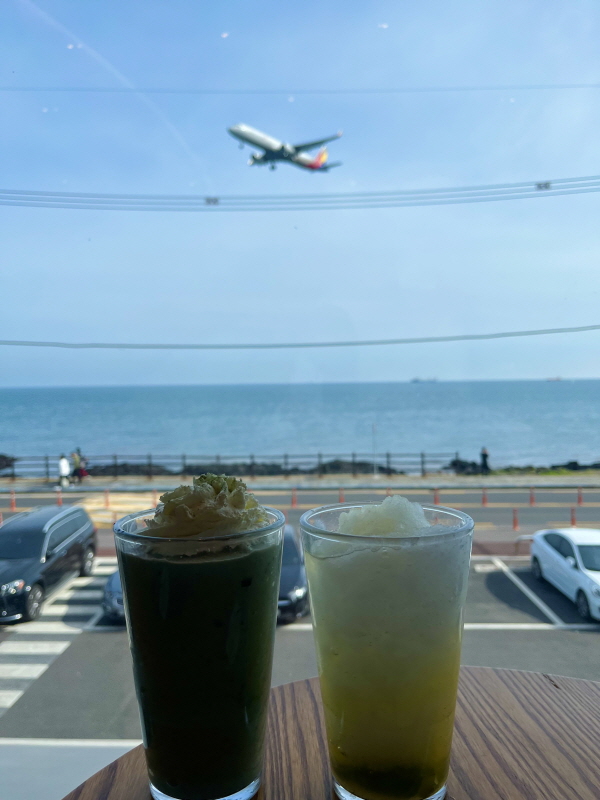 제주 서해안로DT점 스타벅스 쑥떡 프라푸치노, 한라몽 모히또 블렌디드