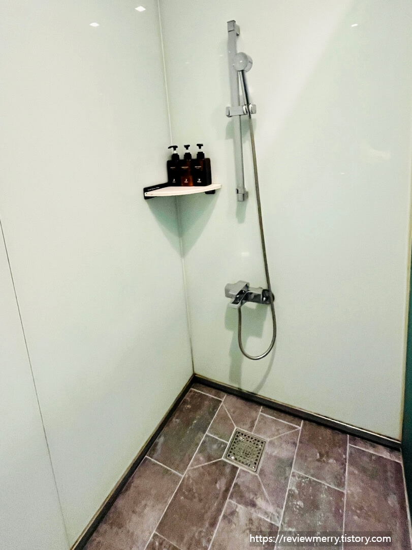샤워실 내부