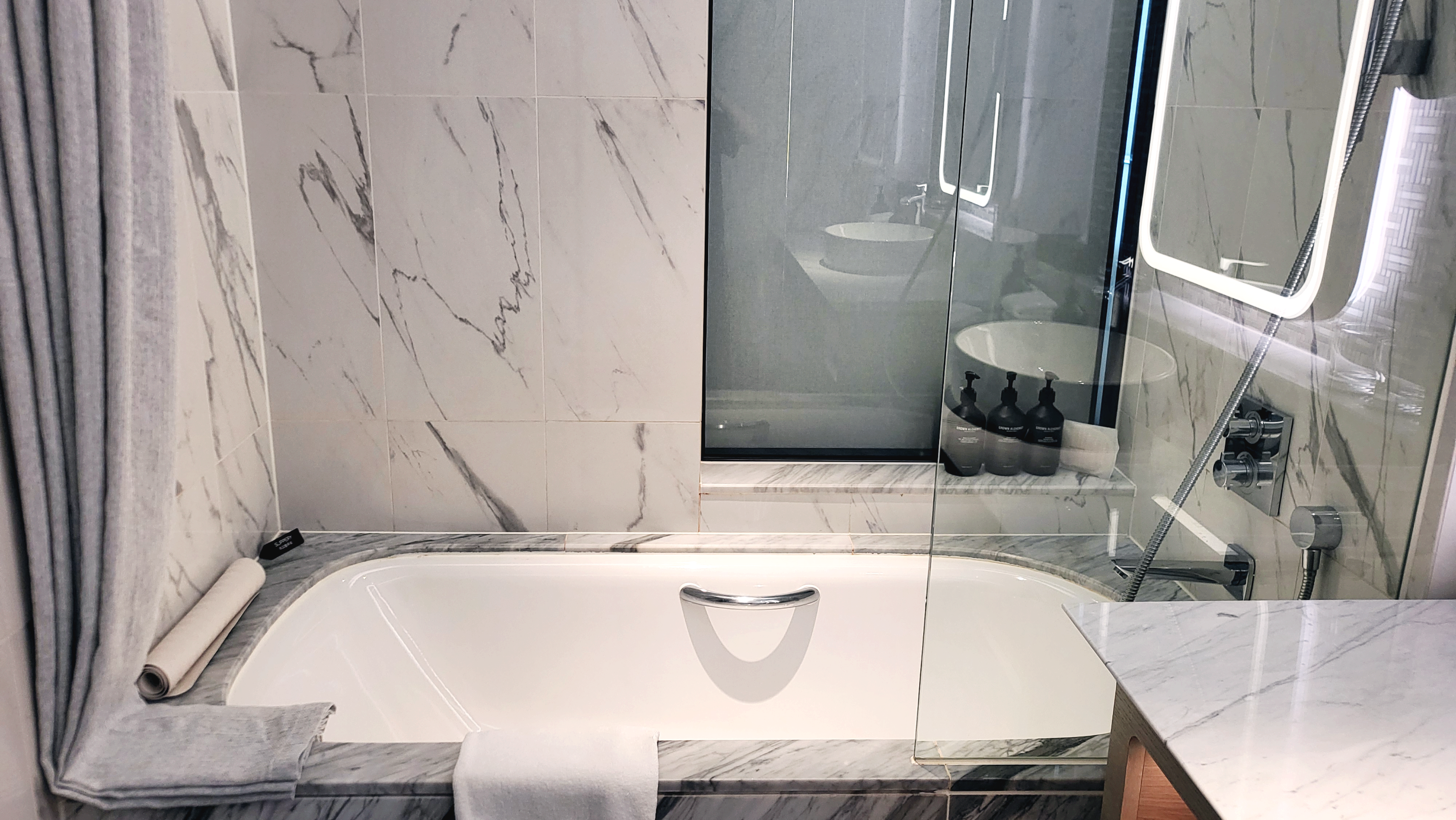 롯데호텔월드 디럭스패밀리 트윈룸 욕조 