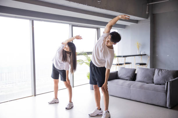 규칙적인 실내 운동 가벼운 스트레칭 실내걷기 요가 등으로 체온을 유지하세요