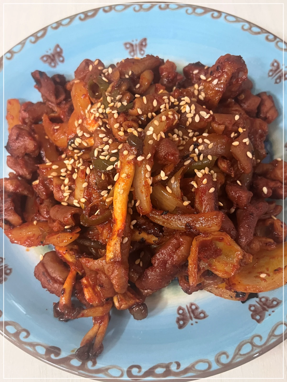 노브랜드-직화곱창-접시-담기