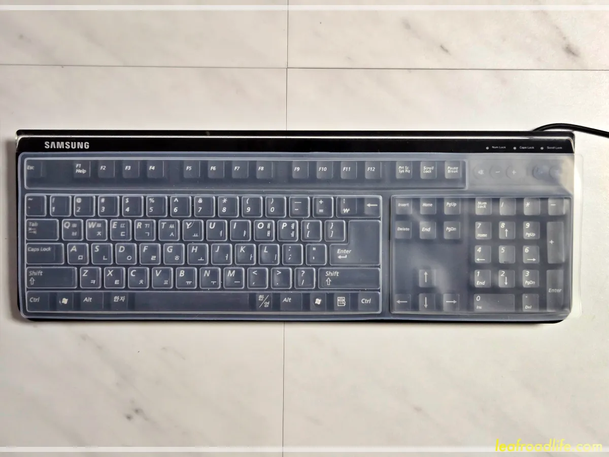 다이소-키보드커버-씌운-삼성-키보드