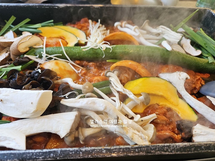 불국사 근처 맛집 호반오리 오리고기 버섯 주물럭 경주 부추가래떡