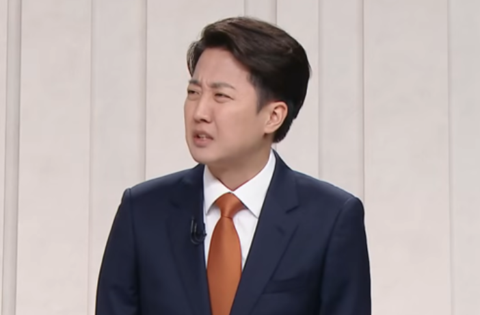 TV 토론중인 이준석 의원