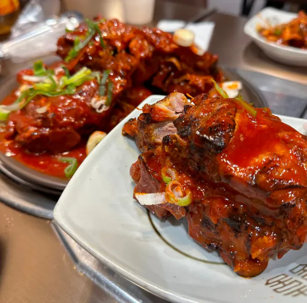 생생정보 우와한 식당 숯불돼지목뼈구이