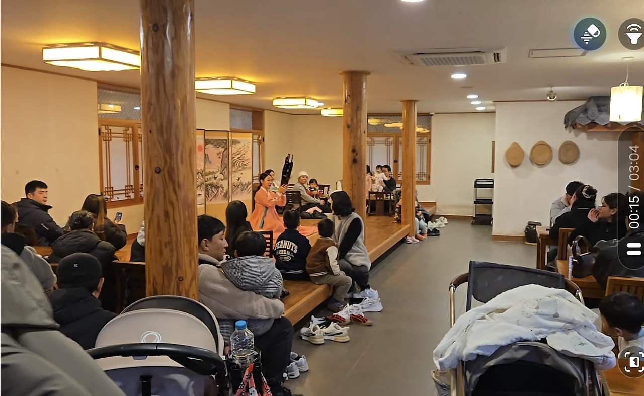 카페다락방 국악 공연 — 앉아서 듣는 숨 고르기의 시간