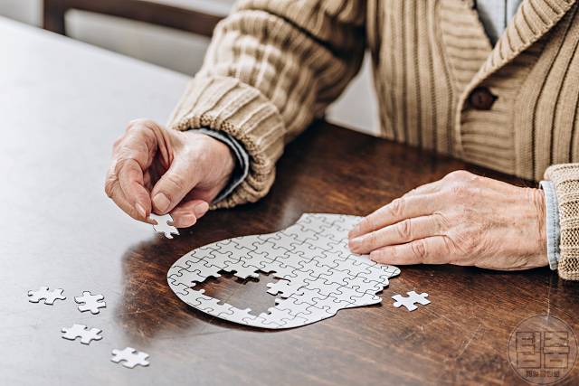 치매 걸리는 이유 습관 치매 생기는 이유 치매원인 뇌활동