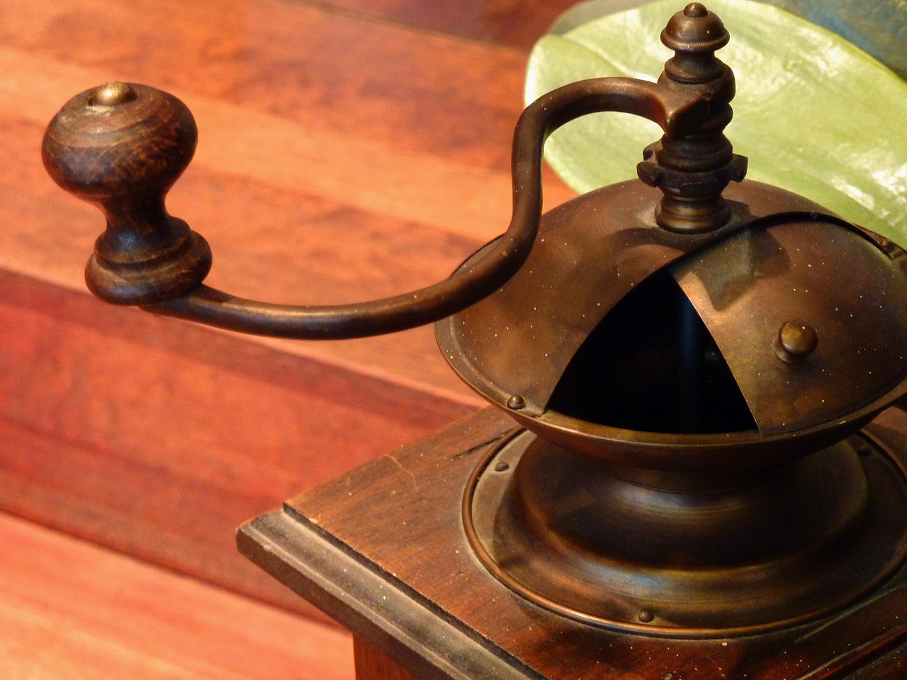 만성 피로를 느끼는 사람 커피 마시는 타이밍 중요