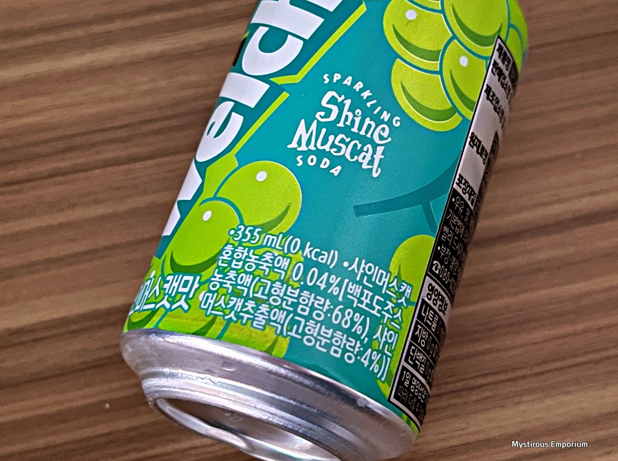 웰치스 제로 샤인머스캣맛 Welche's Zero Shine Muscat Soda에 샤인머스캣 포도 농축액을 사용하였다는 문구