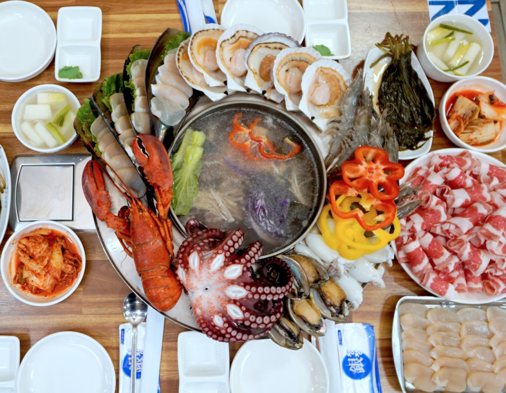 대천키조개삼합 해수욕장 앞