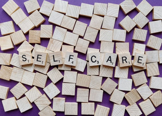 MZ세대 건강관리 팁 (홈트, 스킨케어, 습관)