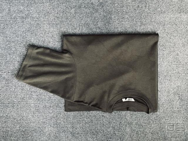 반소매 티셔츠 접는법 옷가게 방식