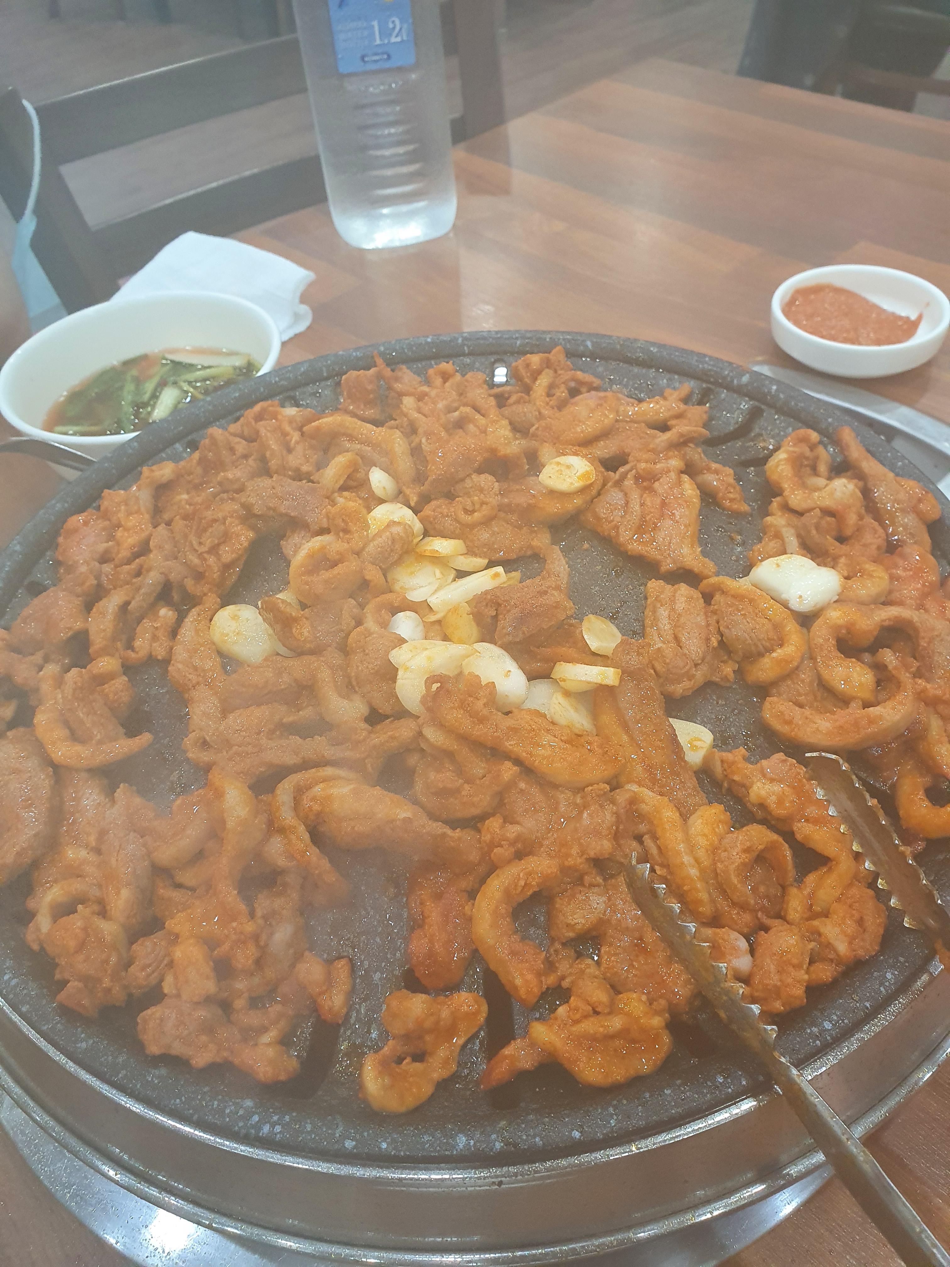 맛있게 익어가는 오리주물럭 반마리양