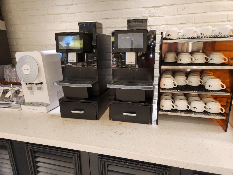 서울대입구 에그옐로우 애슐리퀸즈