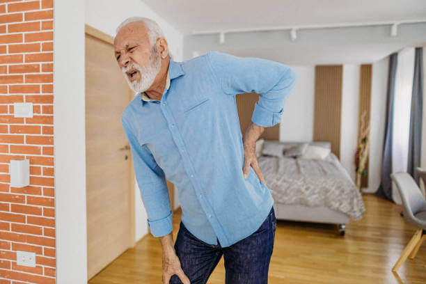 허리디스크 터지면 증상에 따라 수술여부를 판단하곤 합니다. 허리 디스크는 노화, 잘못된 자세, 반복적이고 과도한 움직임으로 인한 퇴행성 변화로 인해 발생합니다. 허리디스크가 터지면 수술을 해야 하는지 매우 고민스러운데요. 허리디스크 단계적인 증상과 치료 방법들을 알아봤습니다. 참고하시기 바랍니다.