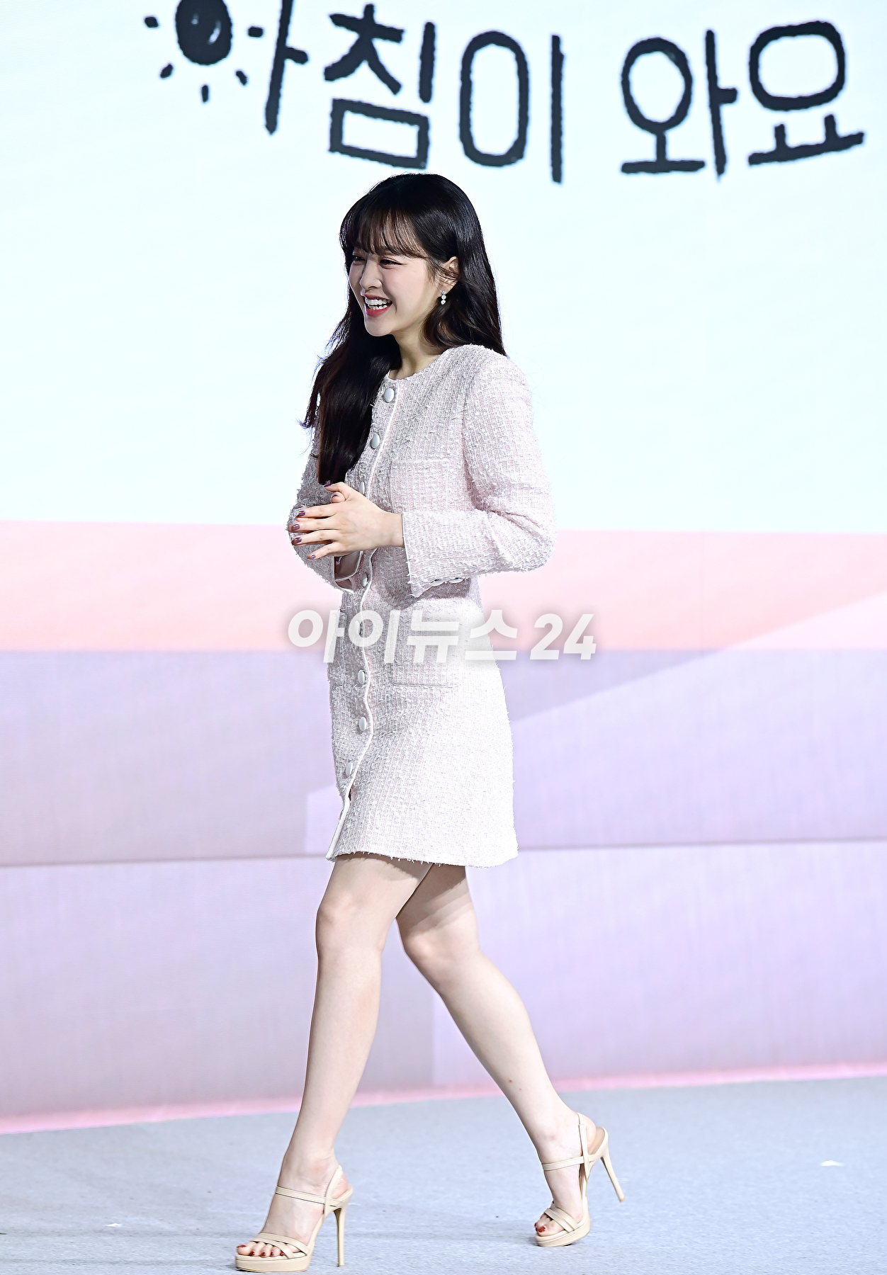 배우 박보영이 1일 오전 서울 종로구 JW 메리어트호텔 동대문 스퀘어에서 열린 넷플릭스 '정신병동에도 아침이 와요' 제작발표회에서 포토타임을 갖고 있다. [사진=곽영래 기자]
배우 박보영이 1일 오전 서울 종로구 JW 메리어트호텔 동대문 스퀘어에서 열린 넷플릭스 '정신병동에도 아침이 와요' 제작발표회에서 포토타임을 갖고 있다. [사진=곽영래 기자]