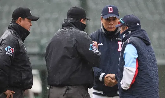 프로야구-우천-취소-심판진-논의