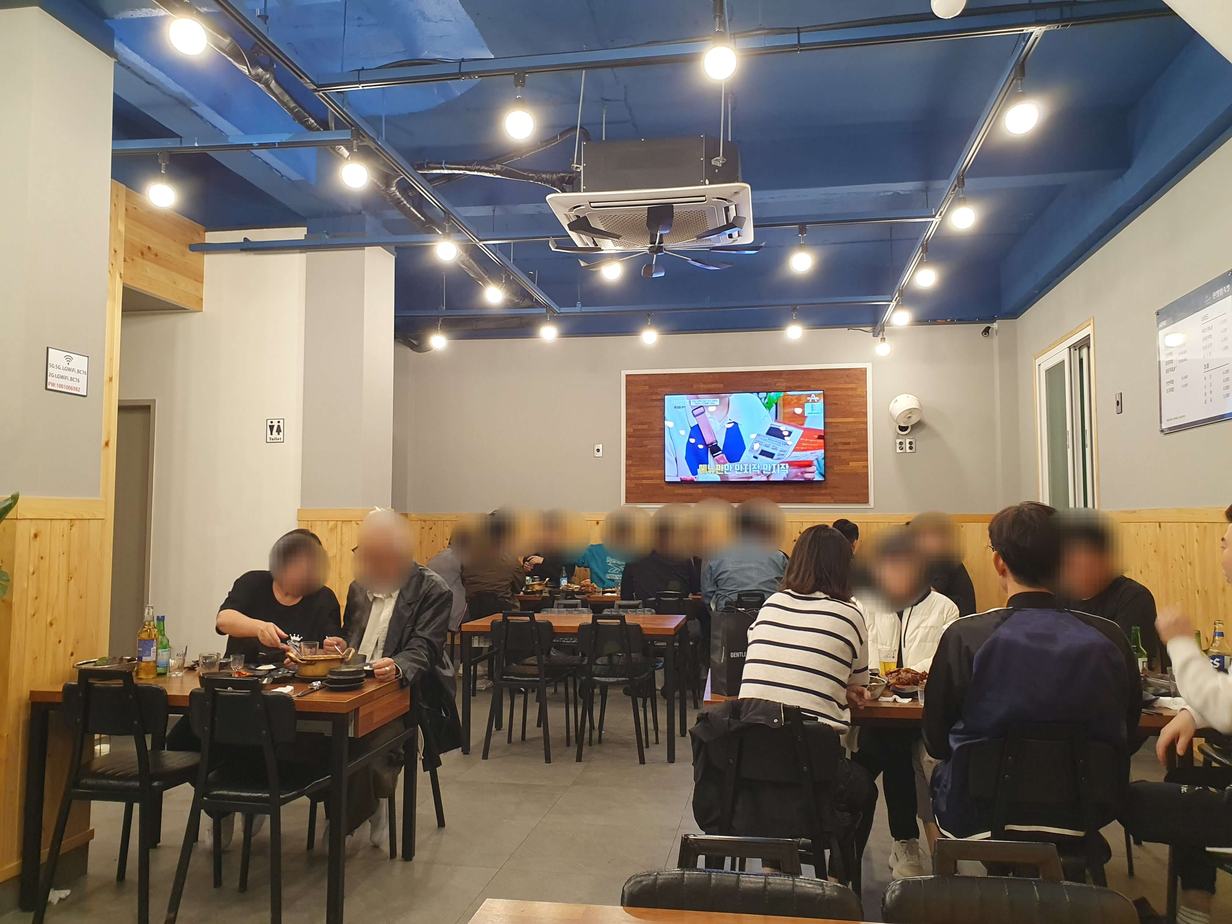 한방왕족발 내부