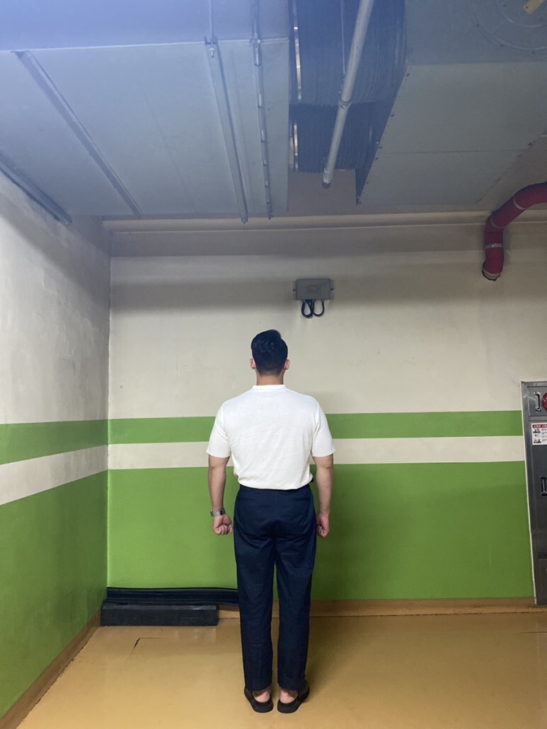 데일리 룩(오뭘입)_커스텀어클락 니트카라티, 비슬로우 구르카 팬츠 네이비, MMGL 샌들, 애플워치4, 꿀조합코디, OOTD