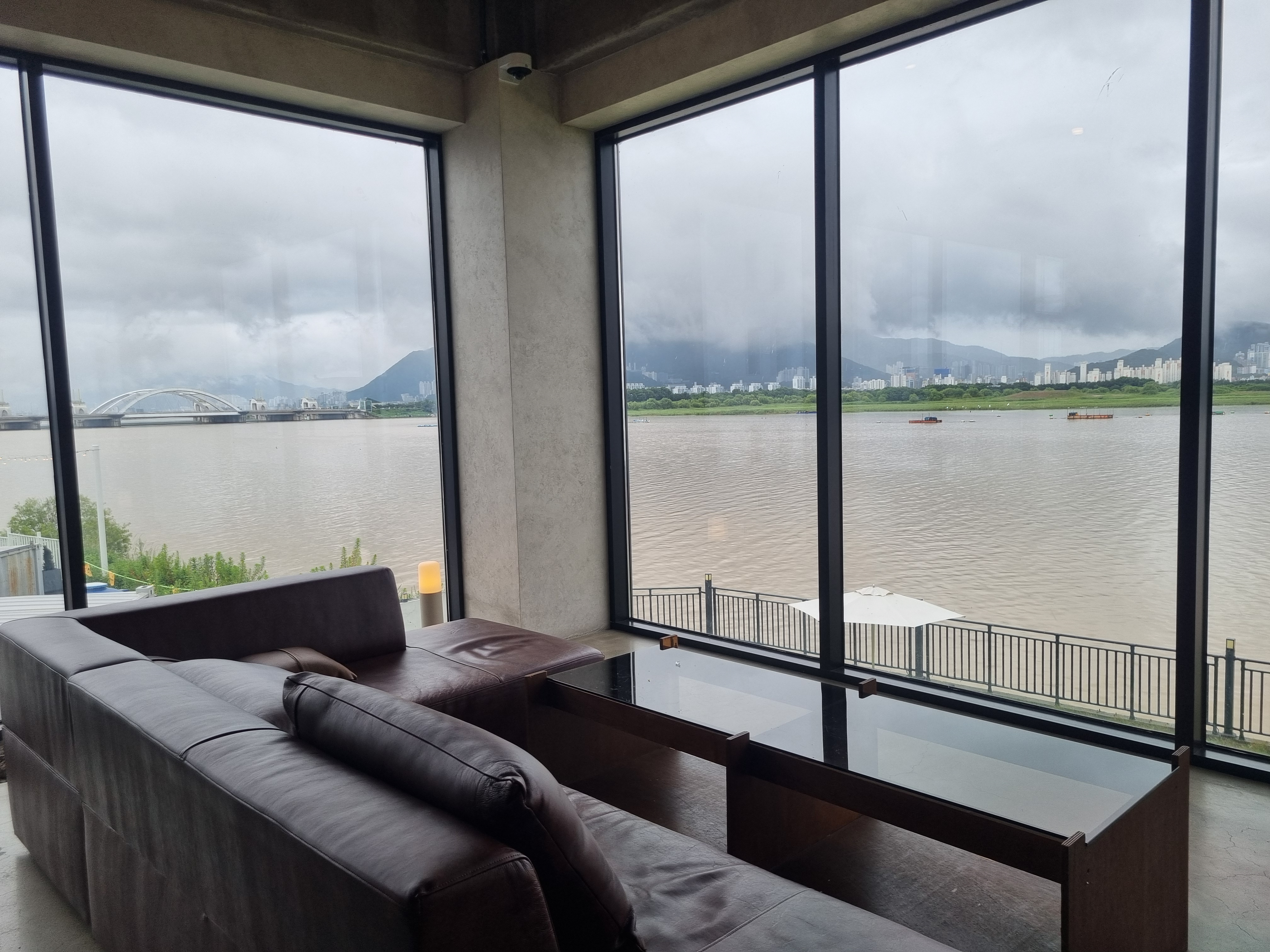 어라우즈 로스터리 카페