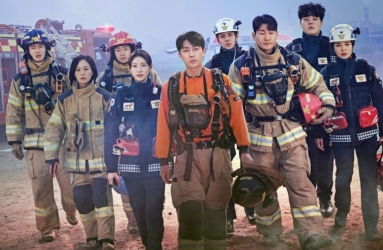 진압을 위해서 가는 소방관 분들 사진